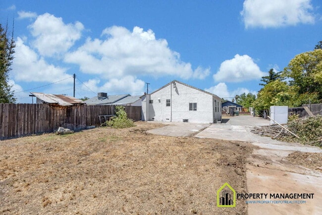 Building Photo - Charming 2-Bedroom Retreat in Sacramento – Gated w/Large yard