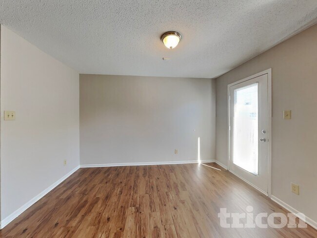 Foto del edificio - 10393 Fairmont Ln