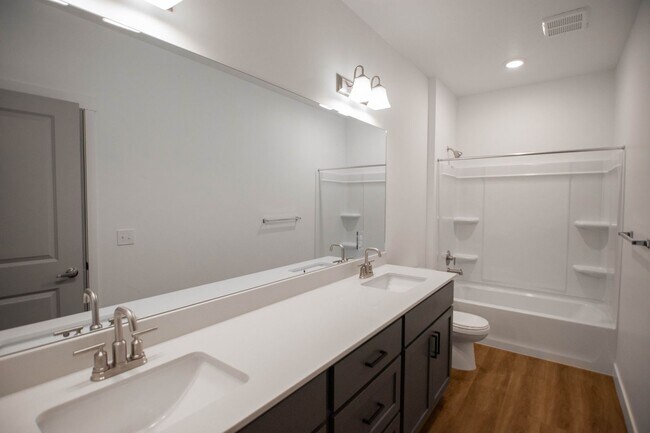 Foto del edificio - Up to $500 off! Vista View – Spacious 3-Be...