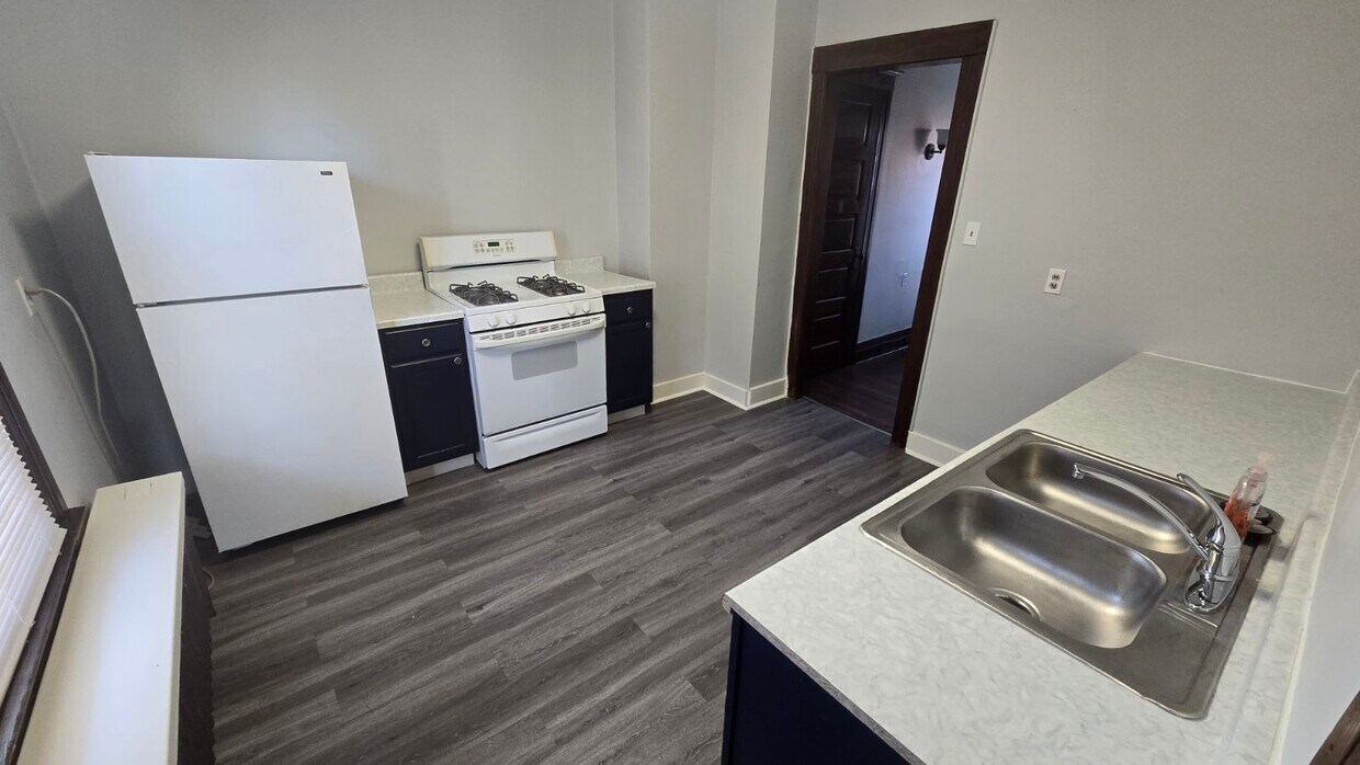 Foto principal - 4848 Commonwealth St