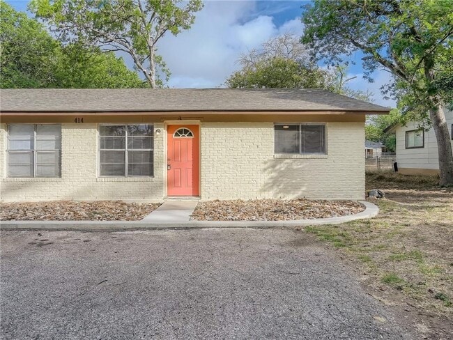 Building Photo - 414 Sarah Dr