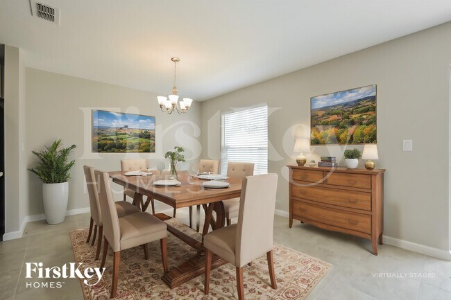 Foto del edificio - 489 Earhart Dr