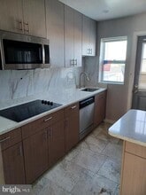 Building Photo - 315 Baylis St