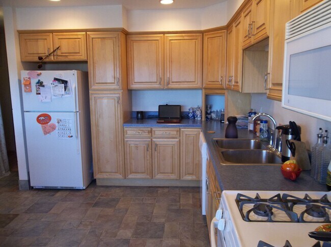 Foto del edificio - 6495 E Happy Canyon Rd