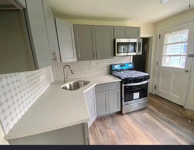 Foto del edificio - 244 Woodlawn Cir