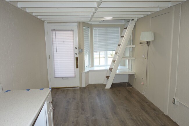 Foto del edificio - 3717-3721 13th Avenue