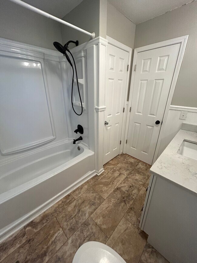 Foto del edificio - 413 McCarty Hollow Rd