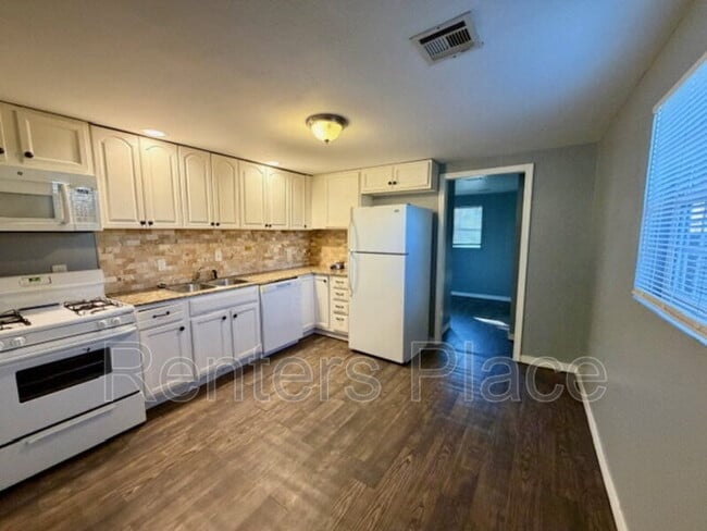 Building Photo - 406 S 66th E Ave