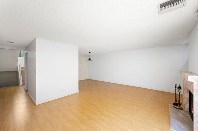 Building Photo - 714 N Howard St