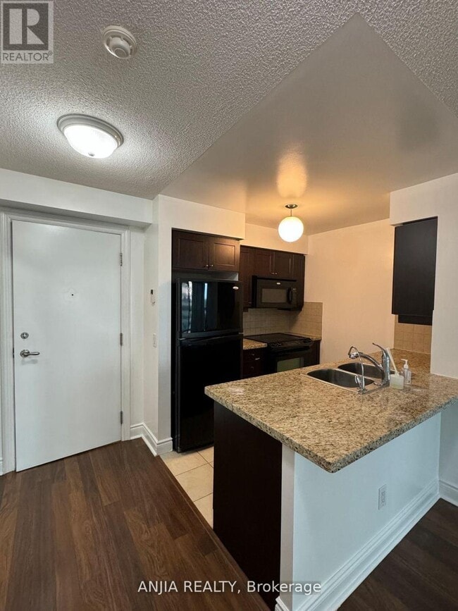 Building Photo - 25 Greenview Ave