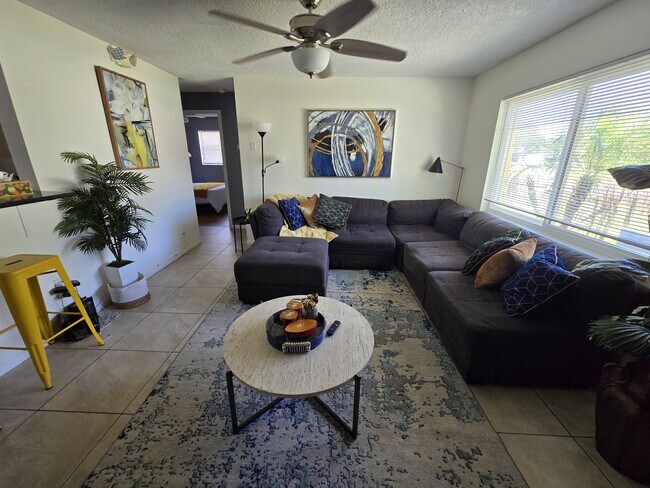 Foto del edificio - 1430 Parkview Ln