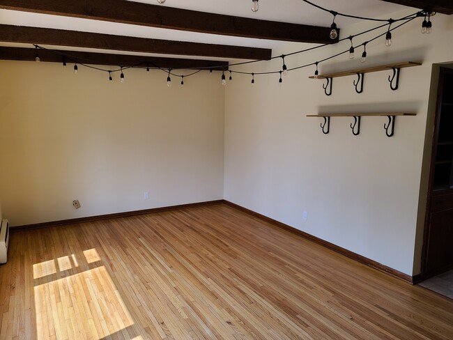 Foto del edificio - 6505 Rowland Rd