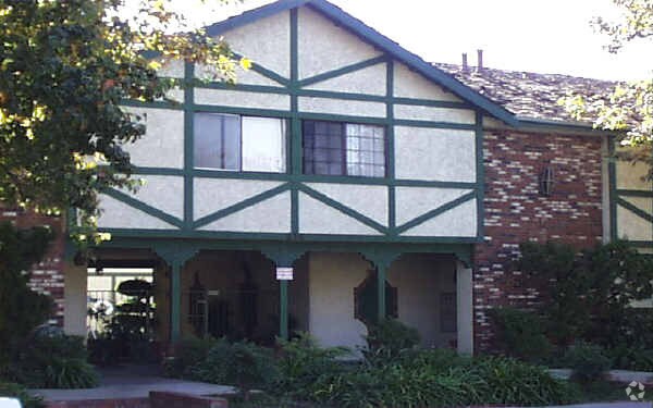 Foto del edificio - 636 W Wilson Ave