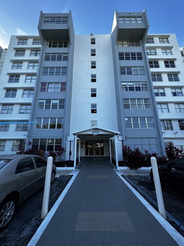 Foto principal - 9143 SW 77th Ave