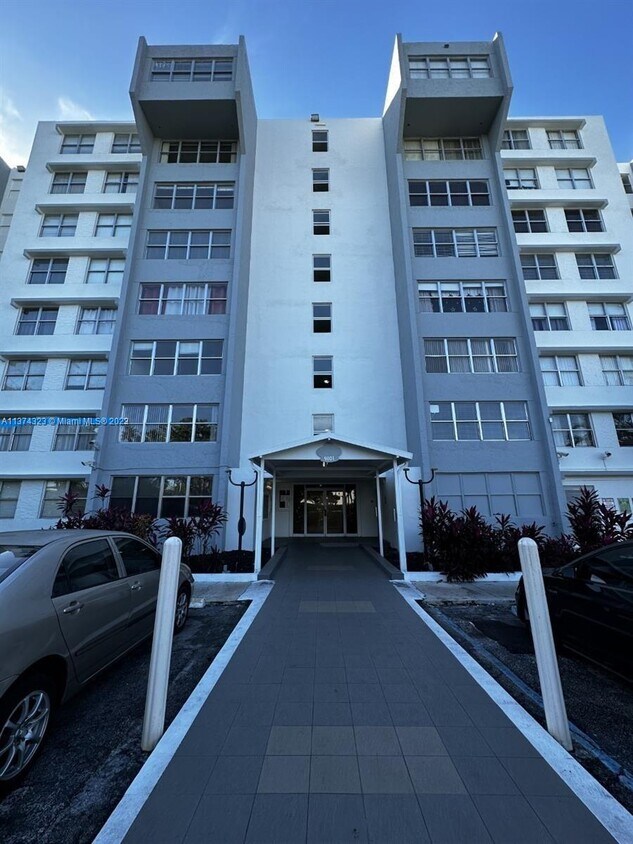 Primary Photo - 9143 SW 77th Ave