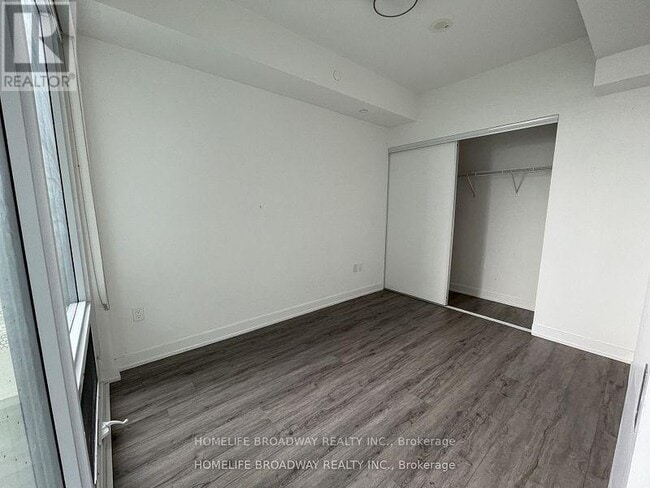 Building Photo - 15-215 Queens Quay E