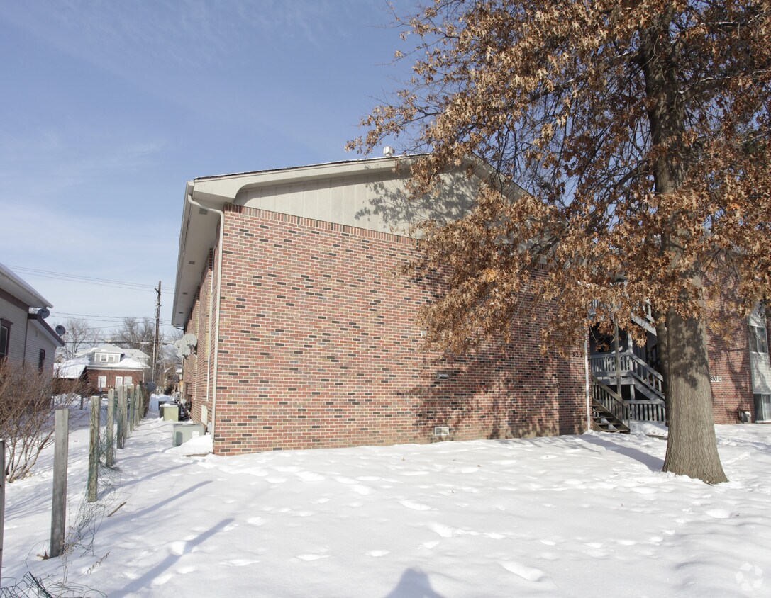 Building Photo - 922 C St