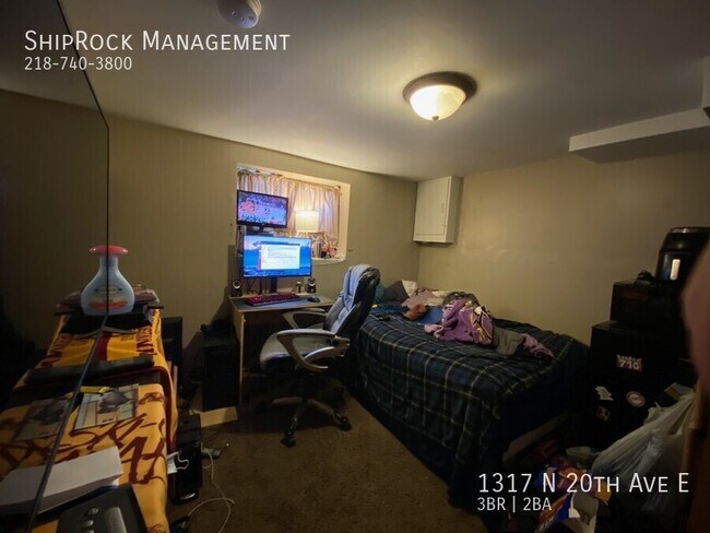 Foto del edificio - 1317 N 20th Ave E