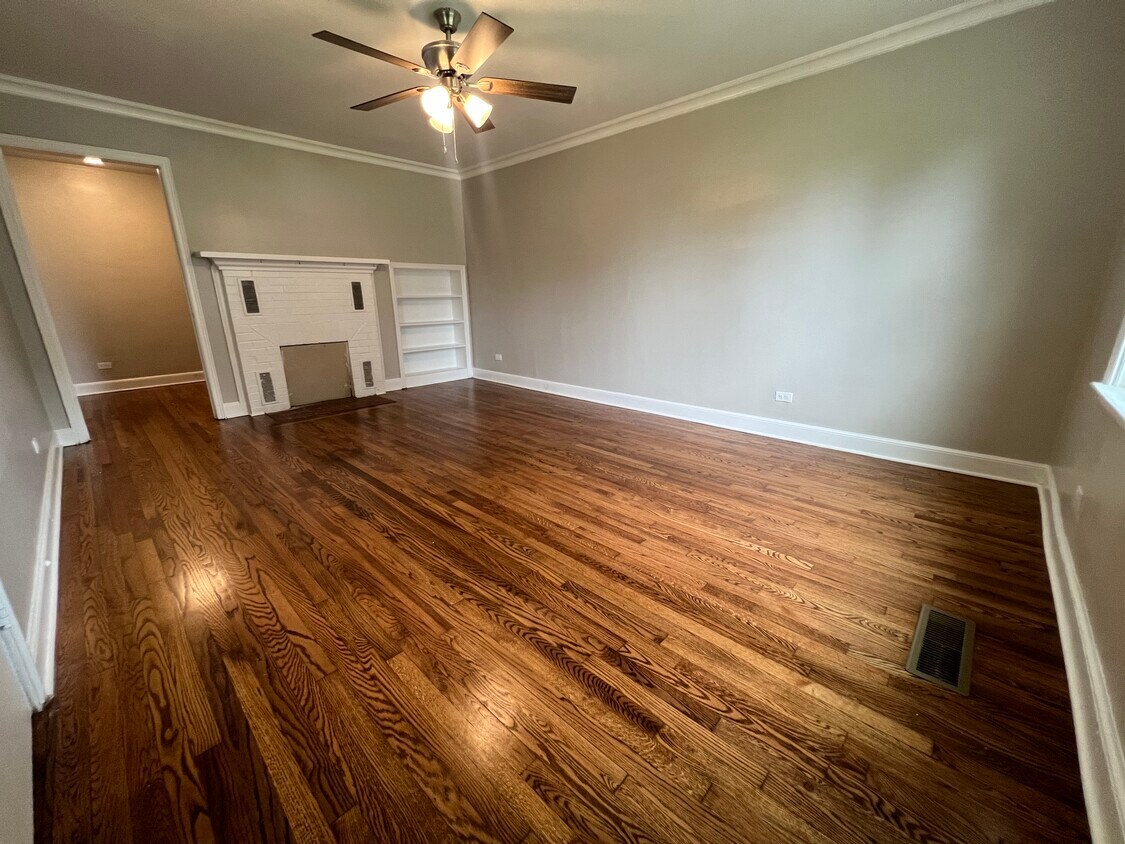 Primary Photo - 23 Oak St