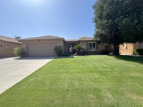 Building Photo - 12115 Fairburn Way