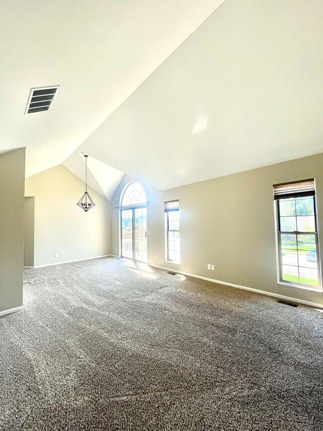 Foto del edificio - 204 Maplewood Ct