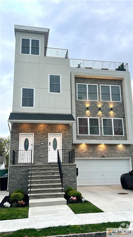 Building Photo - 476 Meade St