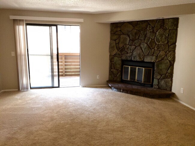 Foto del edificio - Evolve Real Estate: 2 Bedroom Condo in Aur...