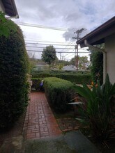 Building Photo - 5910 Bob St