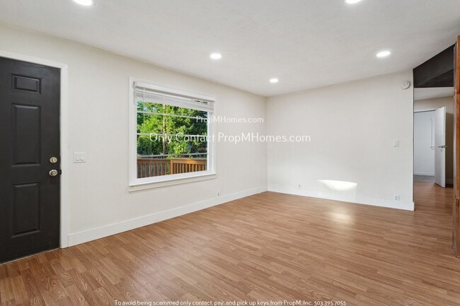 Building Photo - Two Bedroom, Single Level with an Entry Ramp - Large Fenced Yard!