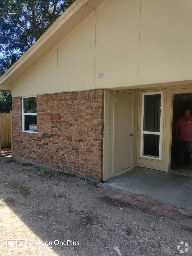 Building Photo - 126 Oak Hill Dr