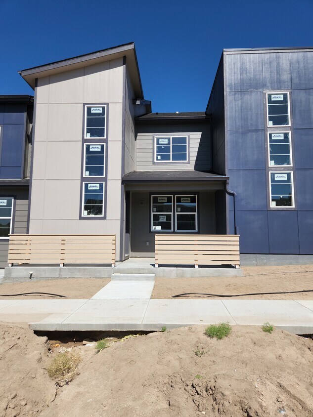 Front of unit with covered porch - 1567 Blue Sapphire Vw