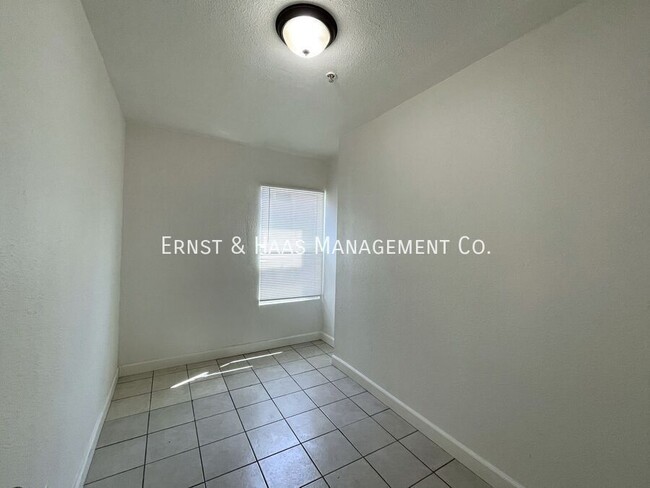 Building Photo - 313 E Market St