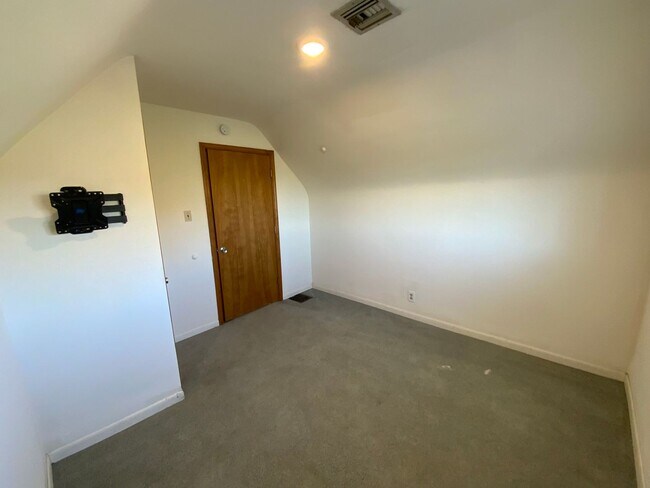 Building Photo - 1408 Bass Ave
