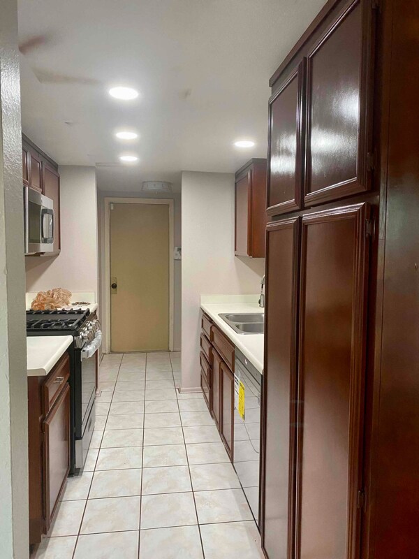 Foto del edificio - 2151 Aspenwood Ct