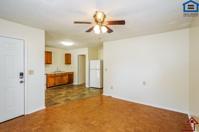 Foto del edificio - 140 Bybee Woods Dr