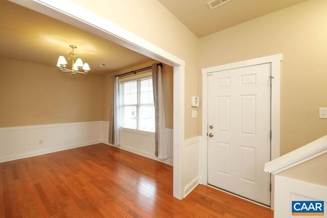 Building Photo - 328 Marquette Ct