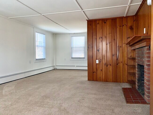 Building Photo - 1490 Farmington Ave