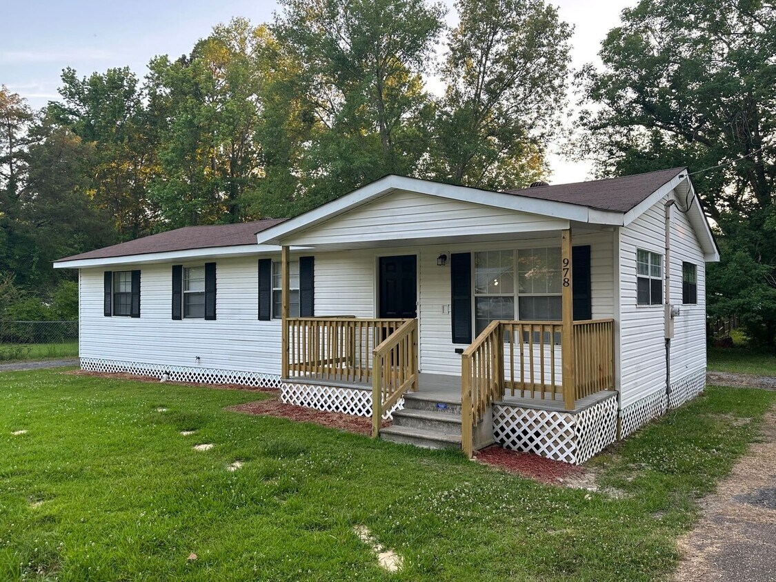 Primary Photo - ****MOVE IN SPECIAL***1st MONTHS RENT IS F...