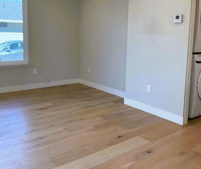 Building Photo - Renovated 2BR Unit in Downtown Pleasanton