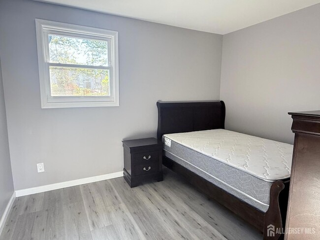 Building Photo - 19 Lahiere Ave