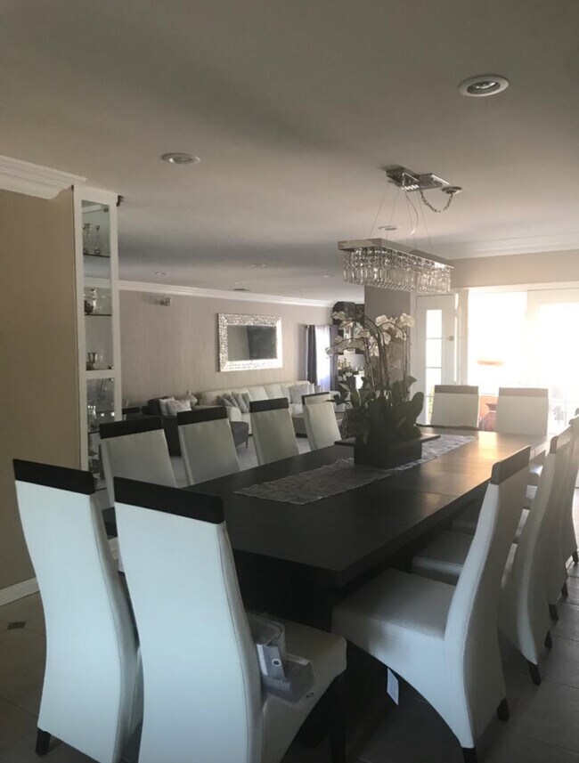 Building Photo - 12147 Miranda St