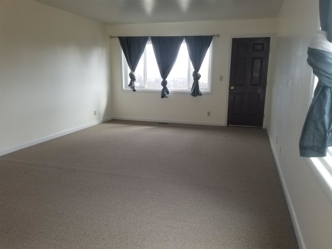 Building Photo - 1601 Piney Dr