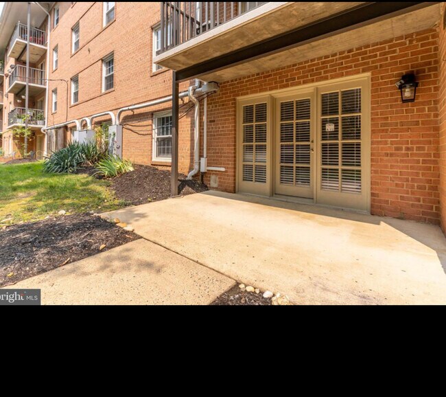 Building Photo - 3336 Spring Ln