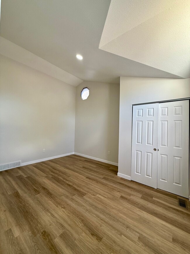 Building Photo - 411 Ruby Dr