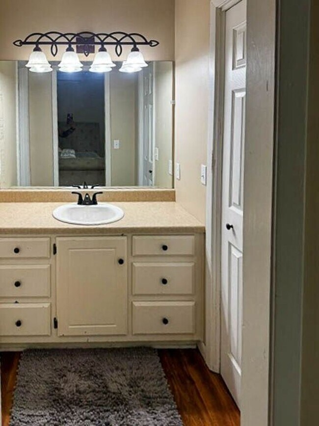 Building Photo - Charming 3-Bedroom Home on a Quiet Cul-de-Sac