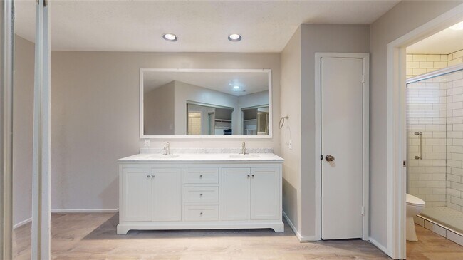 Foto del edificio - 2331 Barrington Pl Dr