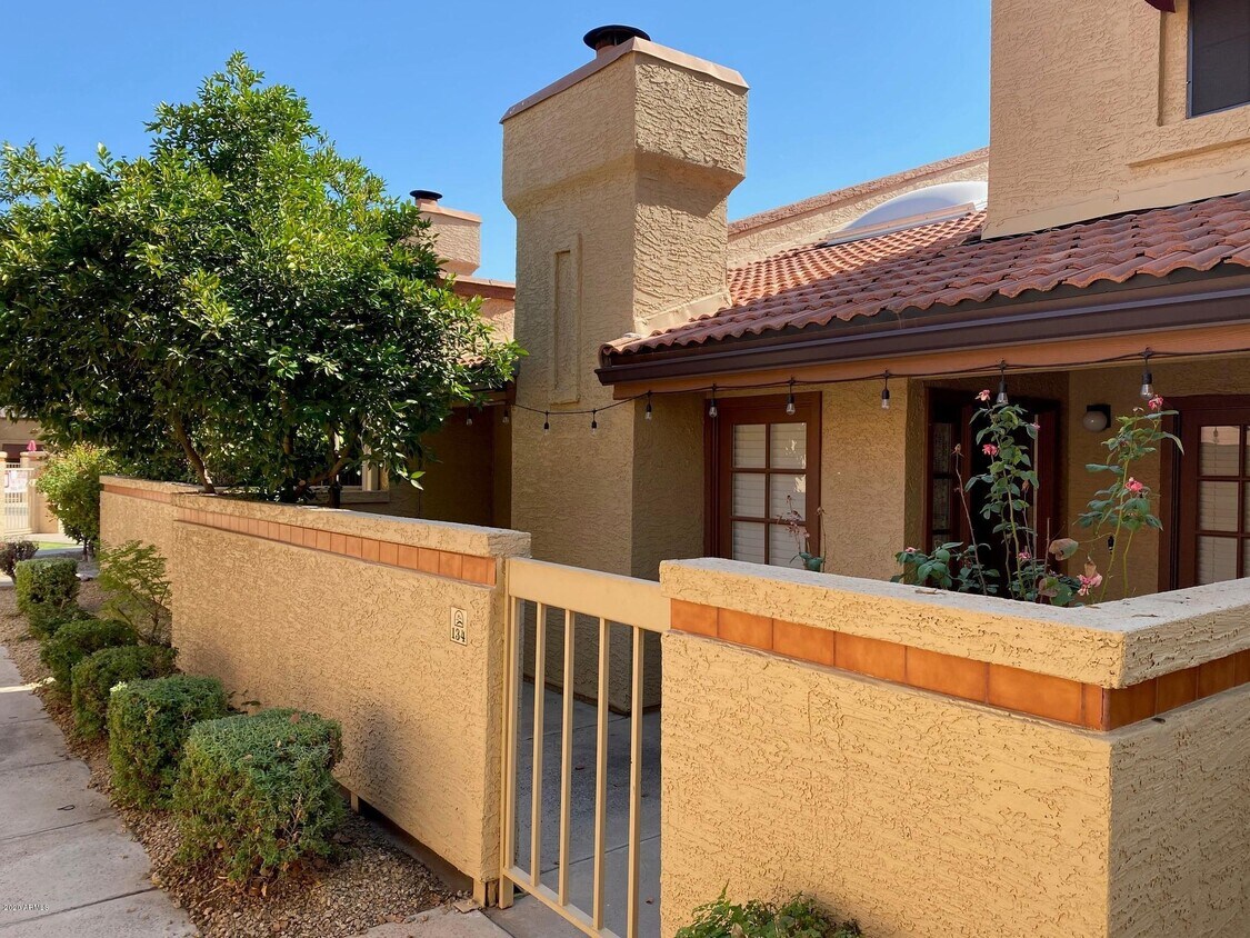 Primary Photo - 6900 E Gold Dust Ave