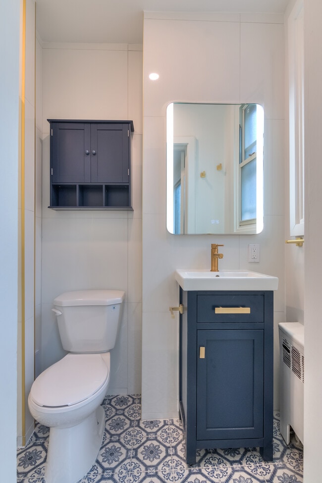 Building Photo - 1201 Av Hope