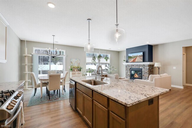 Foto del edificio - 3 br, 2 bath House - 17753 Everest Avenue
