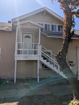 Building Photo - 906 Lincoln St
